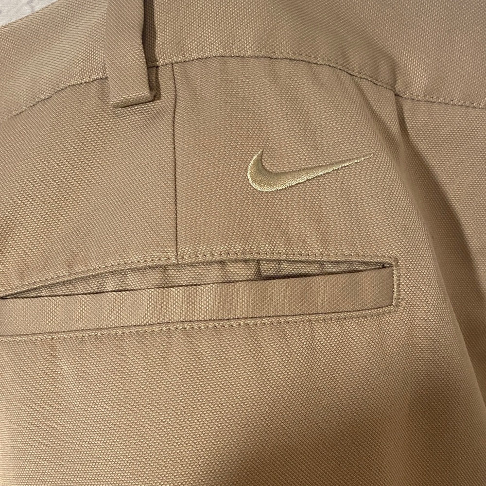 Nike Golf Men's Khaki Flat Front Shorts Lightweight Size 40 Dadcore Comfort - Picture 6 of 6